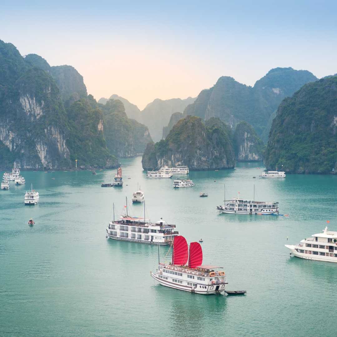 Magica Bahia de Halong en grupo Vietnam Xplorer.com