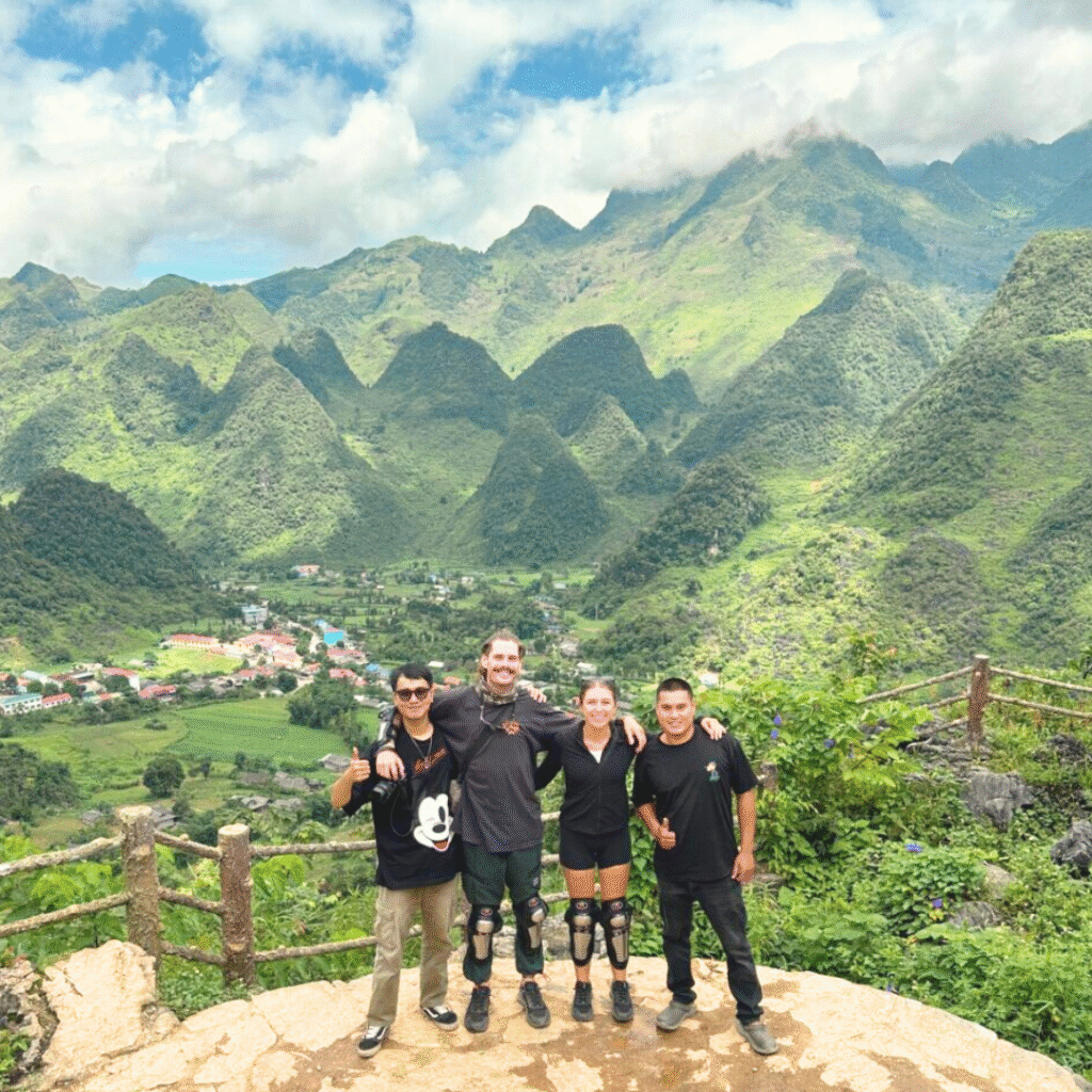 twin mountains Ha Giang Premium En Español