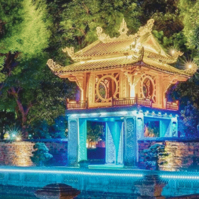 Lago en Hanoi nocturno iluminado en excursion